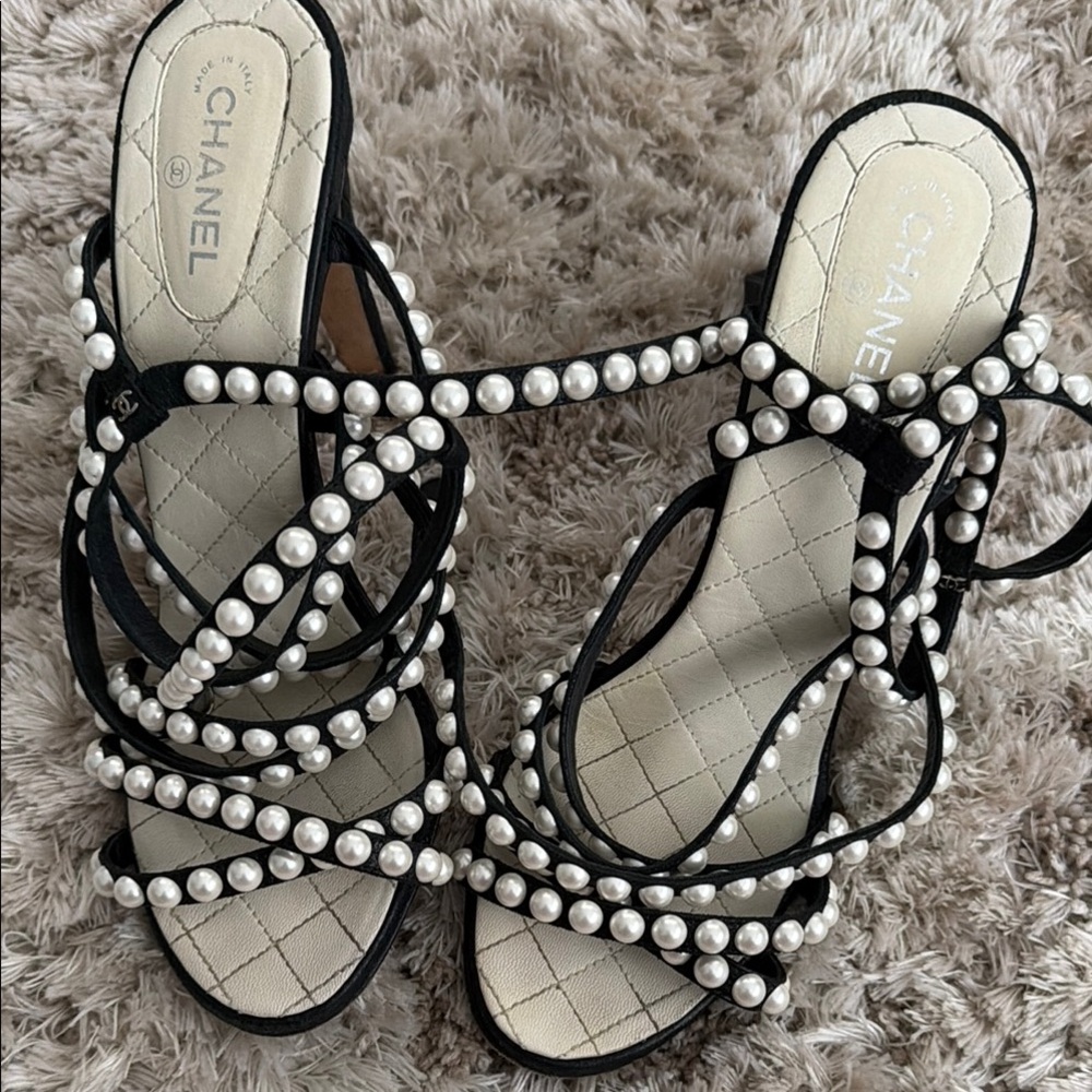 Chanel Black lambskin Pearl-Embellished Women's Sandals